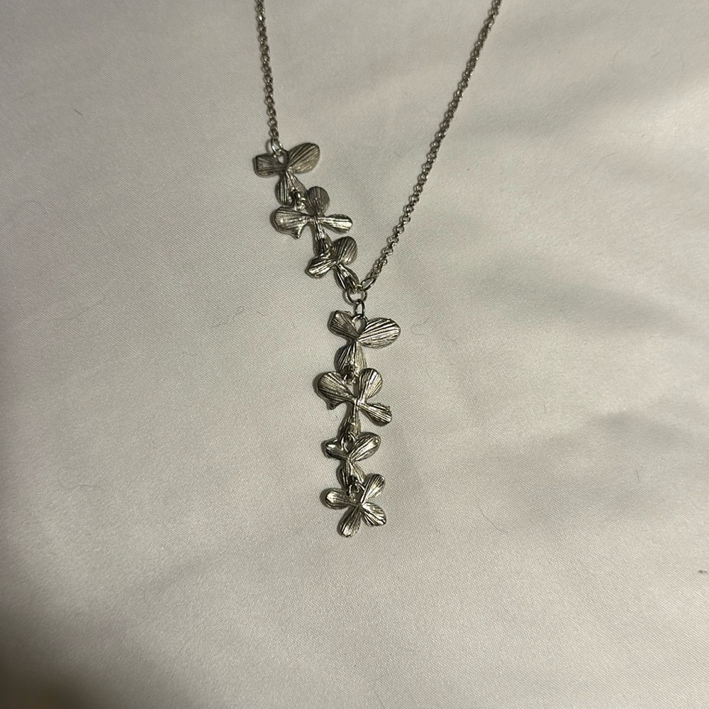 Silver floral necklace